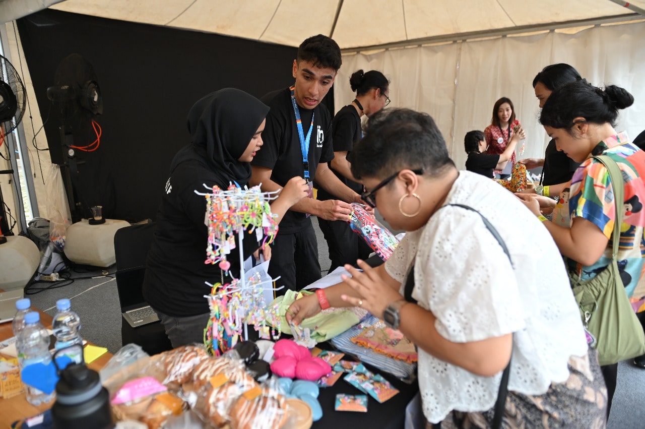 slide 1 UMKM berjualan