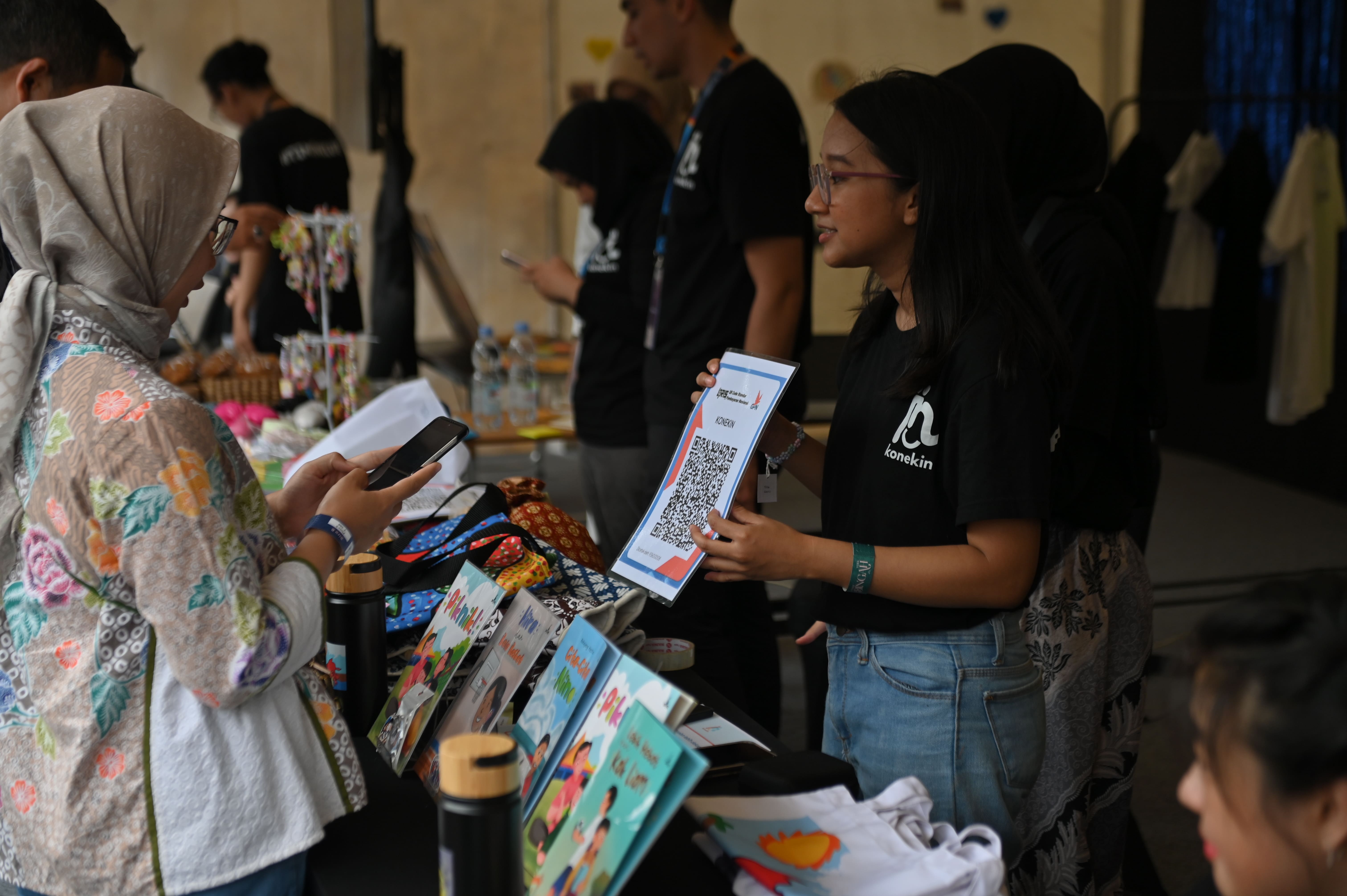 slide 2 UMKM berjualan